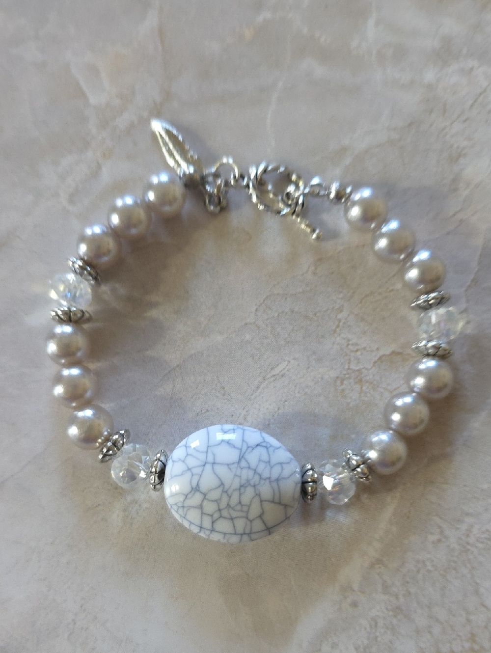Elegant White Pearl Beaded Bracelet with Marbled Center
